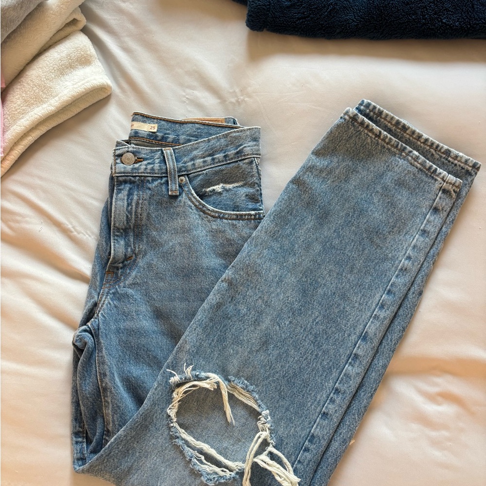 Levi’s ‘94 baggy ripped jeans